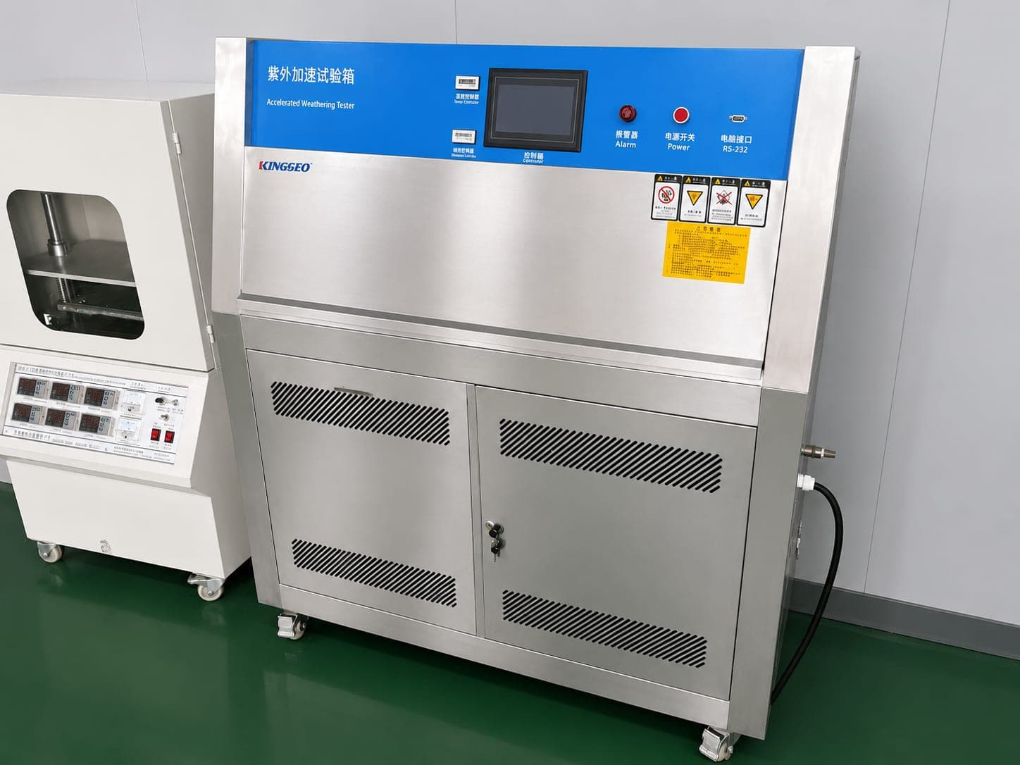 Accelerated weathering and UV aging testing equipment